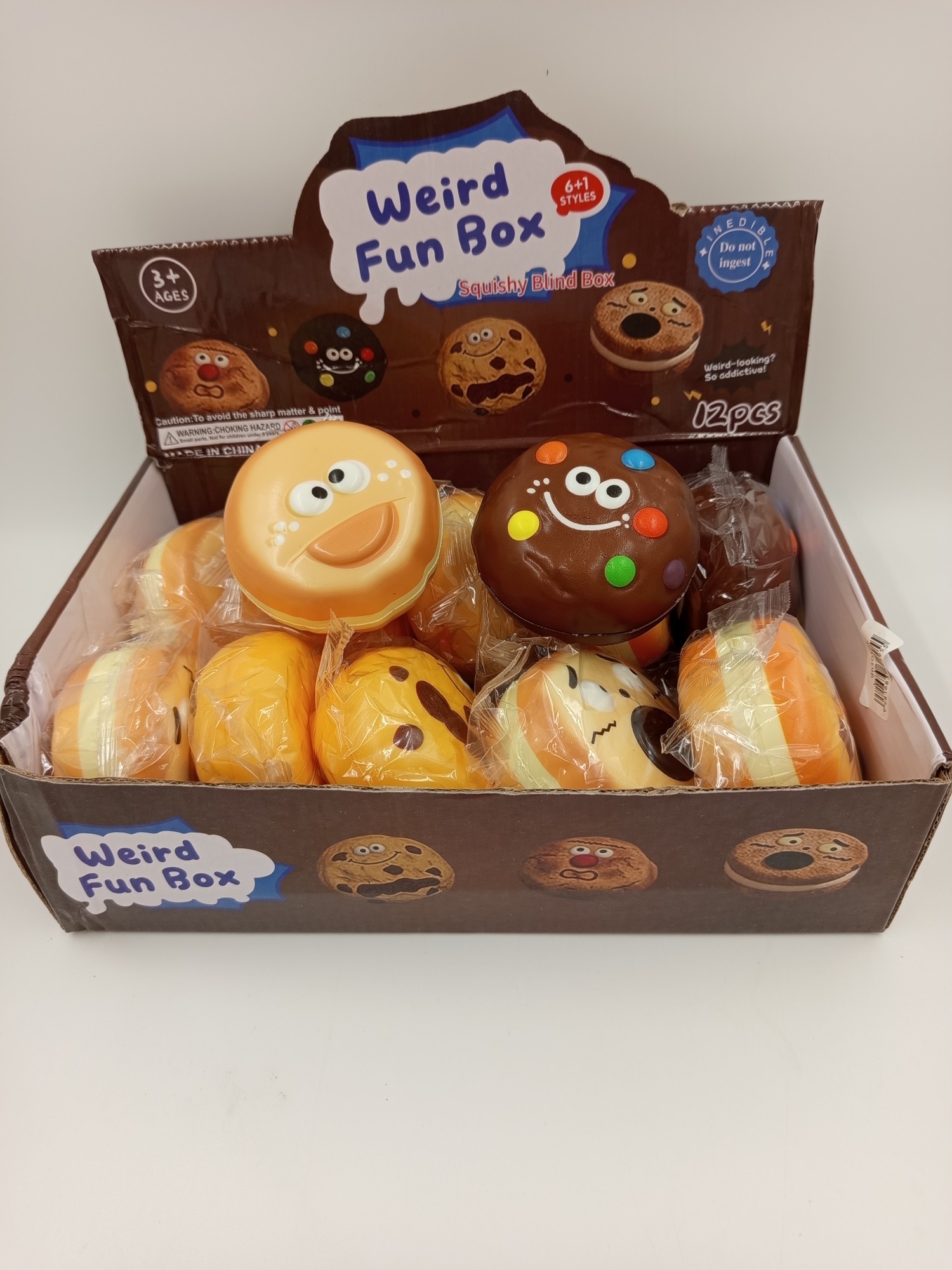 gniotek ciasteczko Weird Fun Box squishy z zabawną miną