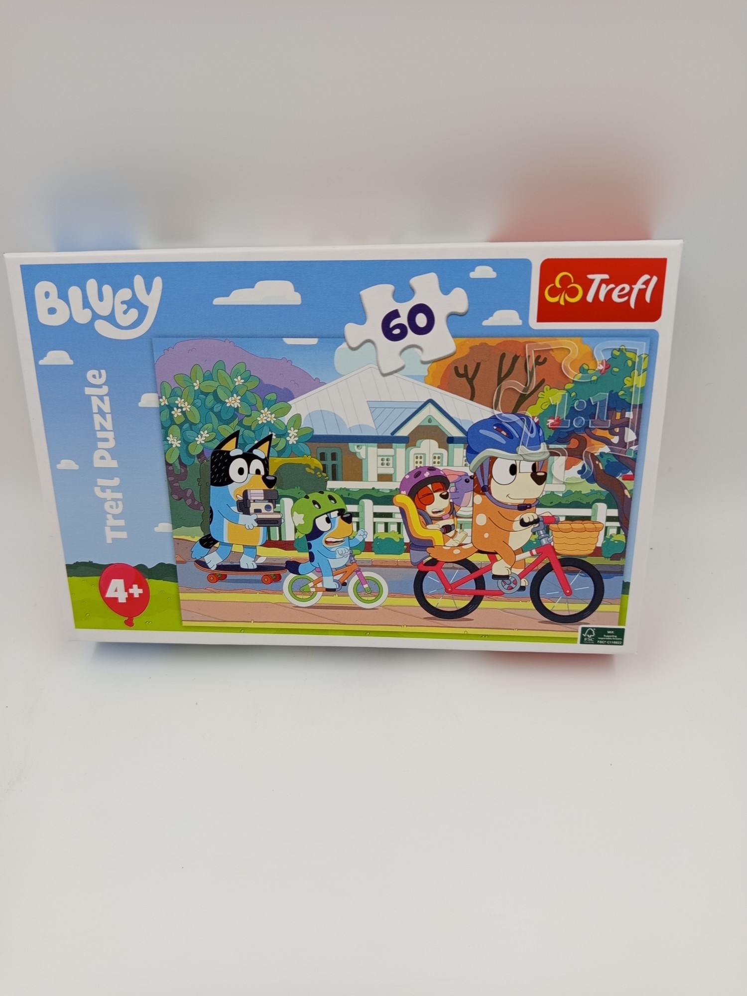 puzzle Bluey Trefl 60 elementów – rodzinna wycieczka rowerowa Bluey i Bingo