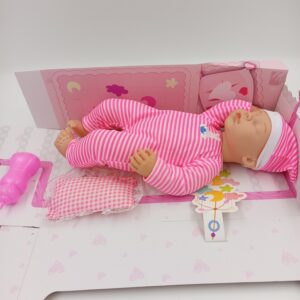 Śpiący Bobas w Różowych Śpioszkach z Poduszką i Butelką – Lalka Newborn It’s a Baby 3+ – Raj135