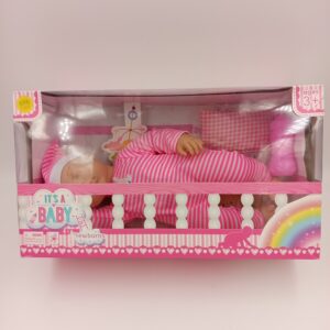 Śpiący Bobas w Różowych Śpioszkach z Poduszką i Butelką – Lalka Newborn It’s a Baby 3+ – Raj135
