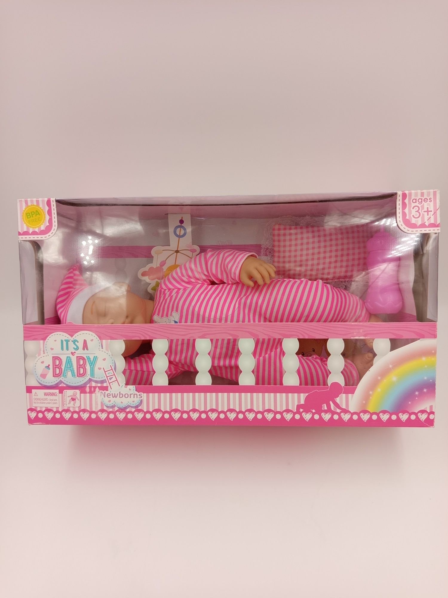 śpiący bobas It's a Baby Newborns w pudełku łóżeczku
